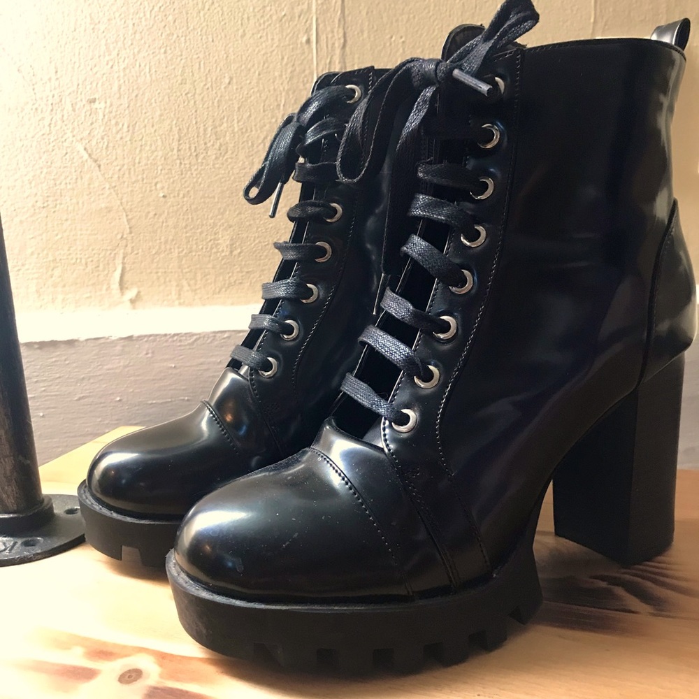 Black, pleather boots. Very well made.